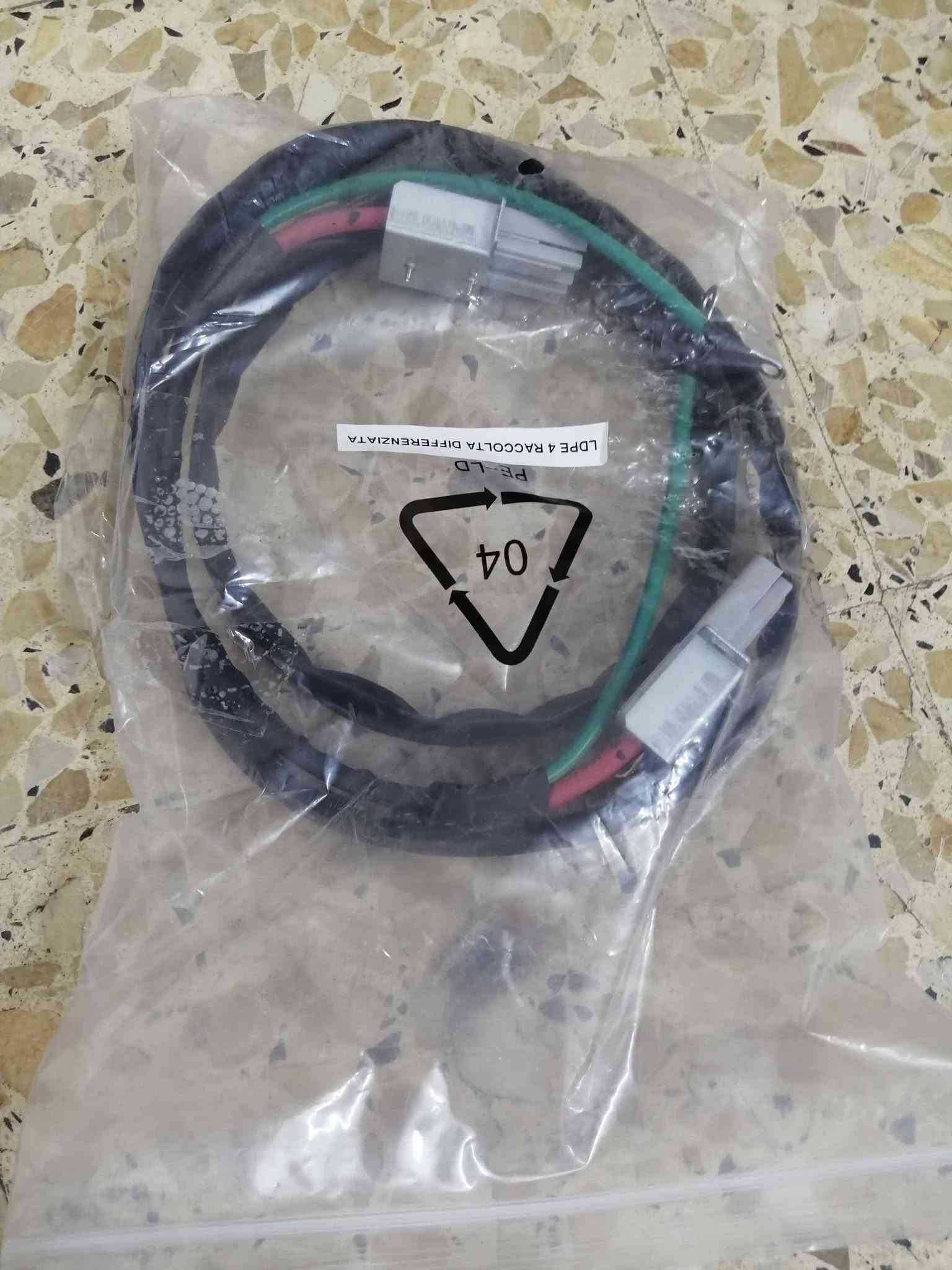 السلام عليكم
UPS APC 6KV ONLINE
جهاز جديد غير مستخدم
ويا بكج البطاريات ياخذ 20 بطارية (12 فولت 9 امبير) 
فارغ بدون بطاريات 
سعره 500 الف 
مكاني بغداد حي اور
***********
