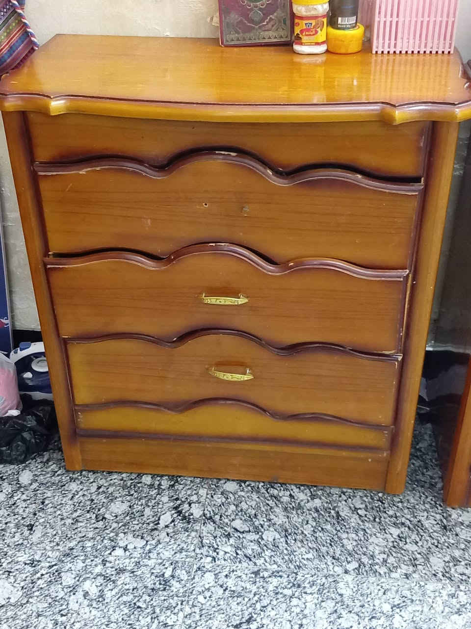 غرفه صاج كنتور وزاويه مرايه ميز تواليت ميز مفرد جربايه ثنين ميز صغيره السعر 750 وبيهه مجال
غرفه تركيه كنتور ميز تواليت ثنين سرير واحد ميز صغير السعر 350 وبيهه مجال العنوان بغداد بلديات للاتصال ***********
