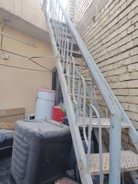 سلام علیكم يوجد درج حديد الخارجي للبيع     125 بي مجال جدا بسيط الطول ...