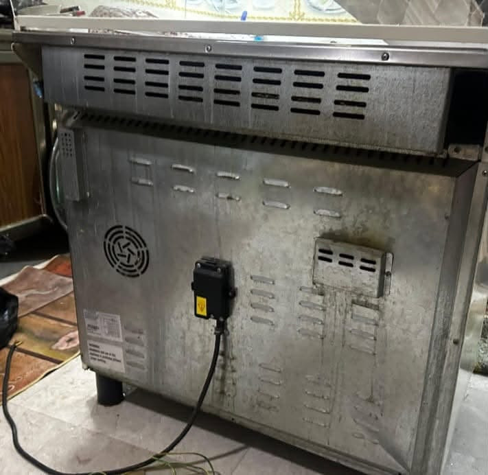 السلام عليكم طباخ للبيع متعمل نضيف شغال فرن اوفن كهرباء غاز سعر٥٠٠الف بي مجال مكان حي الجامعة 
***********
