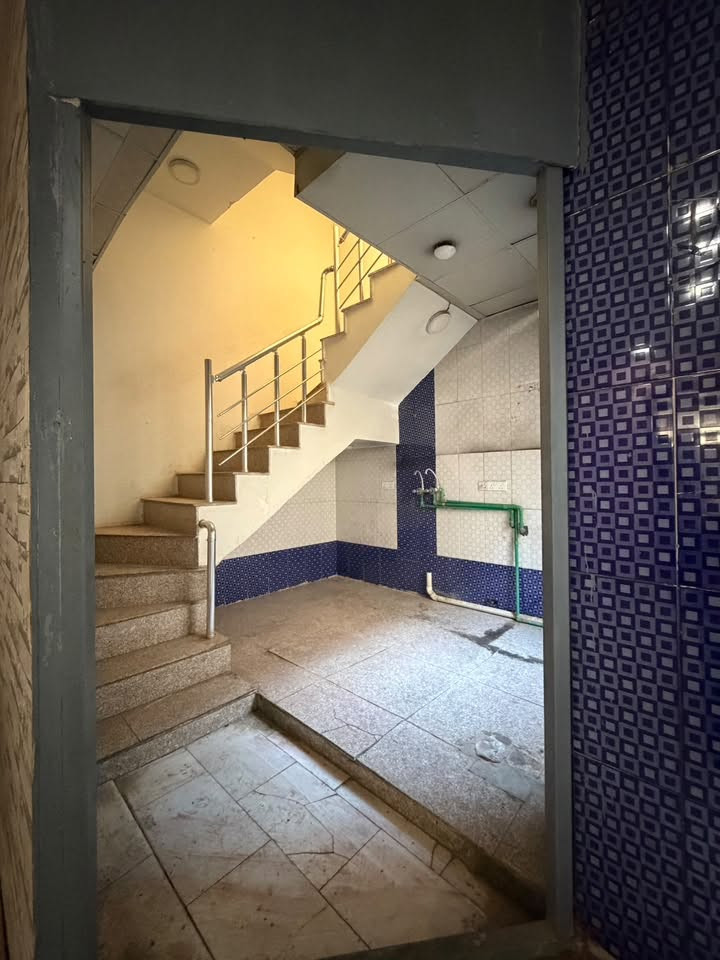 بيت في حي الجامعة للبيع
مساحة 50 متر
الطابق الارضي ( حمام / صاله / مطبخ )
الطابق الثاني ( غرفة / بداخله حمام)
الطابق الثالث ( سطح وغرفه )
السعر 140 مليون ويي مجال بسيط
التواصل ***********
