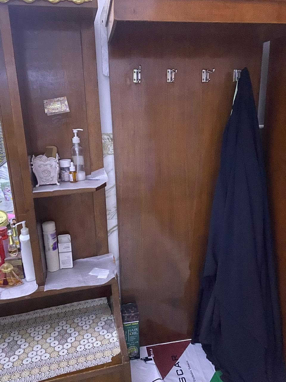 غرفة نوم صاج اصلي نظيف مع كامل الملحقات للبيع السعر ٢٥٠ بغداد 
***********
