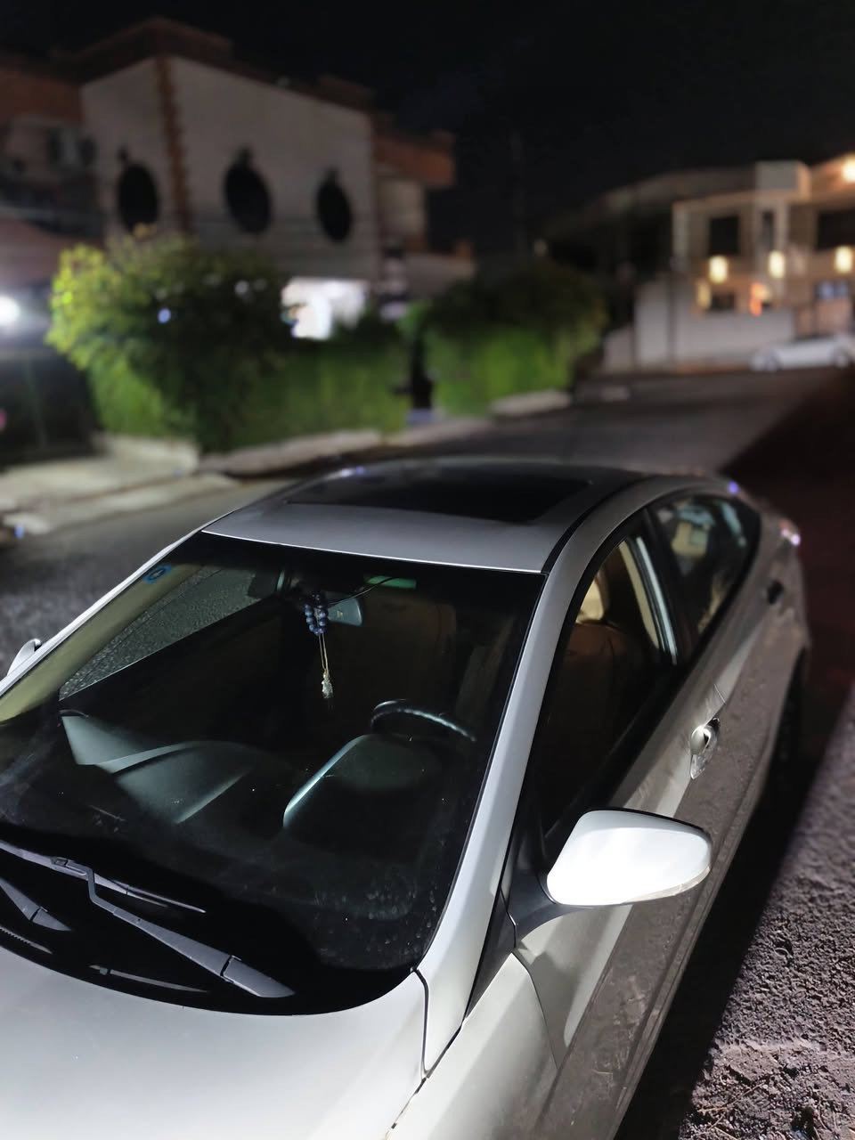 Hyundai Accent 
موديل 2015 
 مواصفات 
سقف سلايت 
داخل لونين
تجوه يد
لايتات زنون
رقم بغداد الماني جديد لحد 2030
هزه جديد 
تبريد ثلج
شرط تحويل بأسمي 
شاشة ايباد + كامرة خلفية 
فول مواصفات 1/1 
محرك 16 دوش المرغوب 
والكير AT 
كير ومحرك خير من الله لا صرف لا بخار 
سيارة ماشية اقل من 150 الف 
بي مكان تعديل بارد على كد شبر 
و PDR على كد شبر شرط بدون صبغ ومعجون
السعر 105 وبي مجال
مكان السياره كركوك 
للتواصل 
***********
