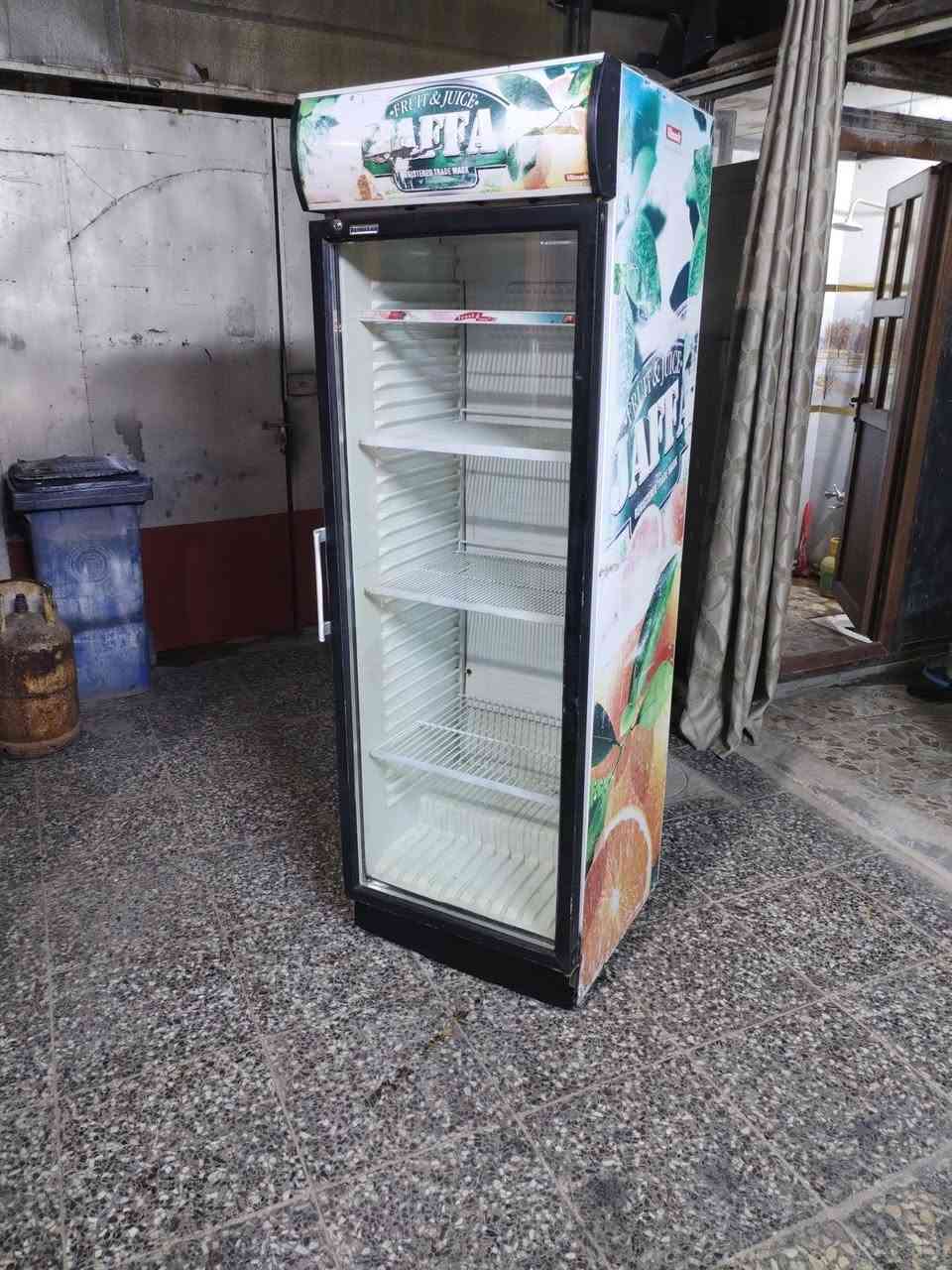 عارضات • ٤ قطع • بدون شغل