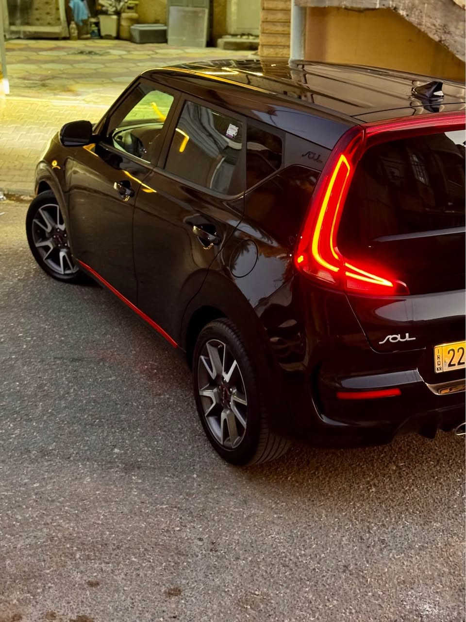 السلام عليكم كيا صول فول 1/1 1600 turbo فئة GT LINE ￼للبيع مديل 22 سيارة جاهزة وكاملة مكملة على اخر حباية رقم اربيل الجديد تريد وكالة تريد مداور حادثها موضح بالصوره حنج الجاملغ فقط بدون دواخل وبدون اي شي تخم تاير باتري جديد حدادية جديدة دهن جديد 
المواصفات
بصمة ابواب 
تشغيل عن بعد
داتا شو
كشنات تدفئة 
هيتر ستيرن
فتحه سقف
رادار خلفي
رادار امامي
كروز سرعة
ثلاث انظمة قيادة
شاشة جبيرة
وبعد كثير مواصفات والبانزين محسن والدهن فلبس
للاستفسار *********** 
مكان النجف حي الامير النجف, العراق
