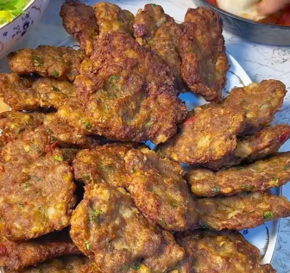 متوفر كليجه مشكل وخفيفي بحشو وبدون حشو العنوان تكريت يوجد خدمة توصيل توصلكم حاره ونفس الي ب صوره شرط تلمع وطيبه وهشه اذ مونفس الصوره تلمع لا تستلموها 😍😋‏‪***********‬‏
