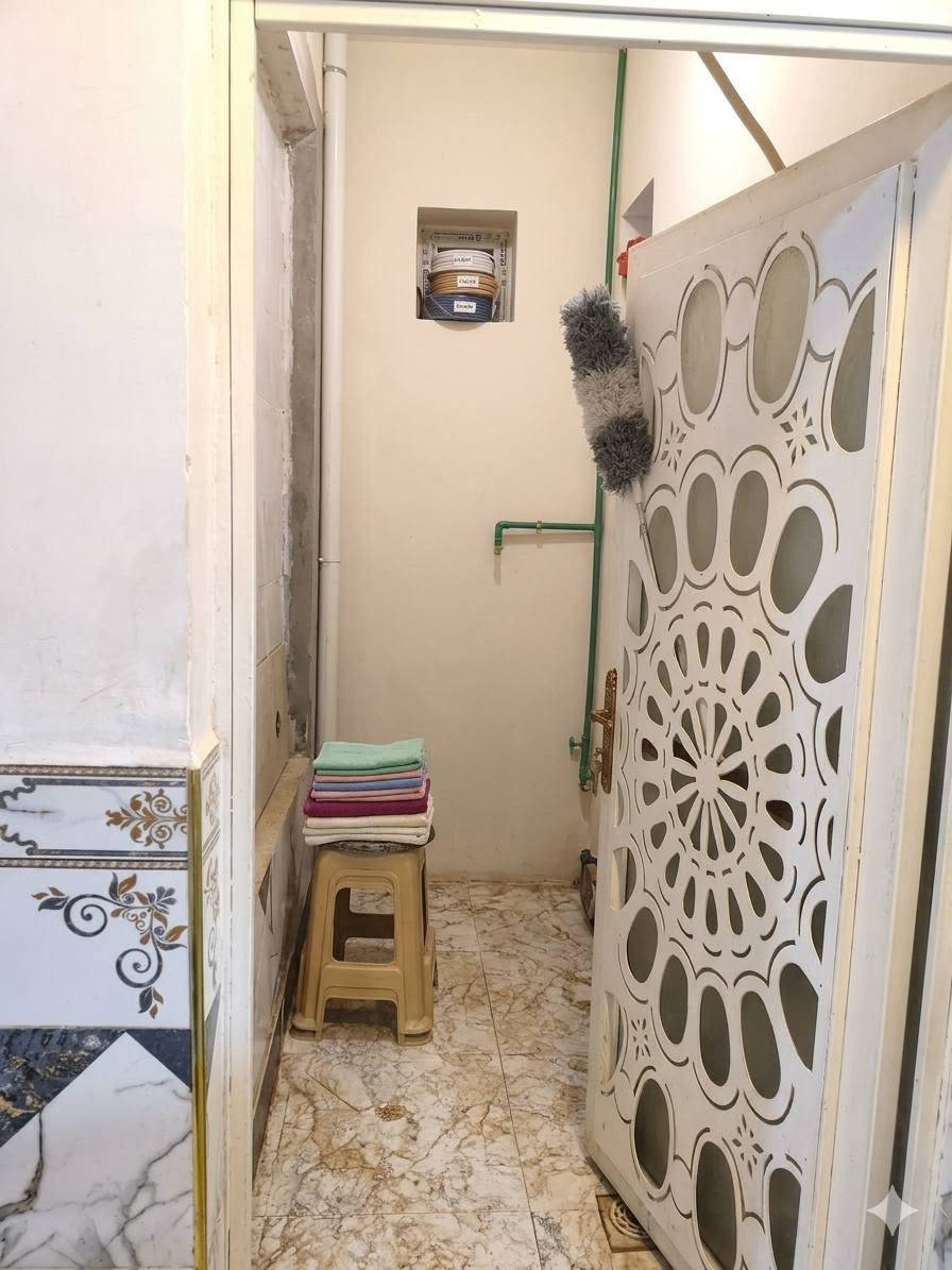 دار للبيع طابو زراعي شارع سهله منطقه الجماعه  فرع الصوره يبعد عن الشارع العام ٥دقائق  بناء حديث الساحه ١٠٠   مشمول بالتطويب جدران طابوق السقف صب كونكريت الارضيه بورسلين يتكون من غرفه واستقبال ومطبخ وحمام داخلي وخارجي وحمام داخل الغرفه   ومنور ارضيه الطارمه مرمر سعره ٦٥وبي مجال. الشراي يتواصل واتساب ***********
