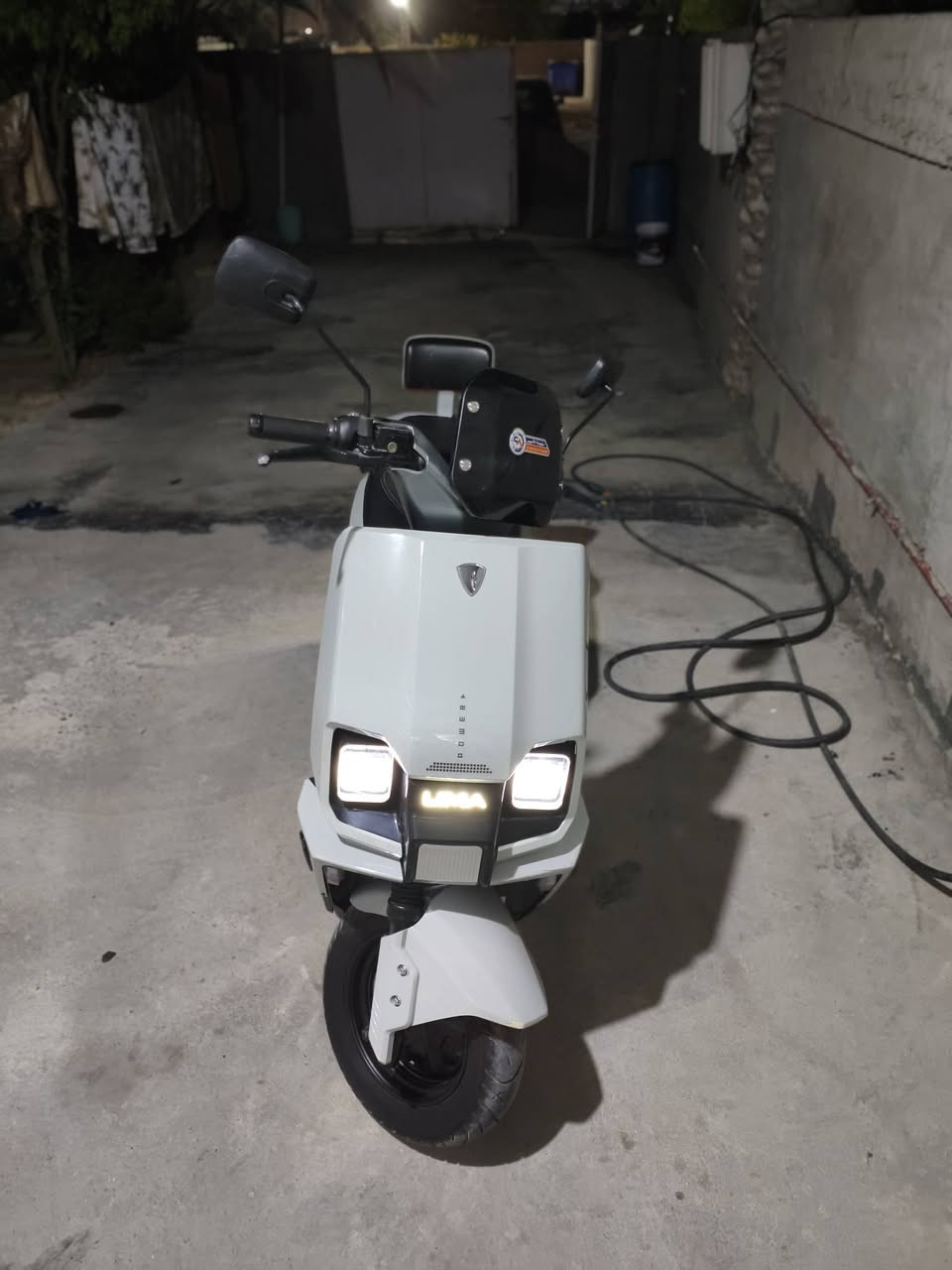 دراجة ليما ام عيون بملف 1500w وبنضام 123 السرع وبسرعة توصل 70km حقيقي وتمشيك مسافة 65كيلو الدراجة كل شغلاتهة حديثة وانطيك ضمان بل قوة وبل ماتنة وصلهة موجود ضمان الشركة موجود الدراجة بيهة شخوط بصيطة للأستفسار واتس ***********
