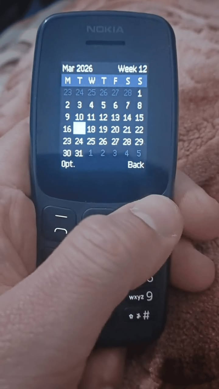 تريد هاتف ثانوي باعتمادية عالية ومكالمات صافية وبطارية تطول وما تخلص؟ 😫📱

هاتف نوكيا 106 الأصلي بشريحتين اتصال وصل! 🔥

بطارية أسطورية تدوم حتى 21 يوماً في وضع الاستعداد و15.7 ساعة مكالمات 🦾

يدعم شريحتين اتصال مع ذاكرة تتسع لـ 2000 اسم ورقم هاتف ✨

شاشة ملونة 1.8 إنش، كشاف LED علوي للطوارئ، وراديو FM مع لعبة الحية ✨

يجي وياه شاحن نوكيا الأصلي بسلك طويل 110 سم وبطارية قابلة للإزالة 💎

اطلبه هسة واضمن هاتف الاعتمادية ببيتك بأعلى جودة وأرخص سعر.! 👇

السعر 18  الف دينار فقط توصيل مجاني لجميع المحافظات 🇮🇶

نص مكتوب في الصور:
- Unbox my new phone With me 🥺❤️