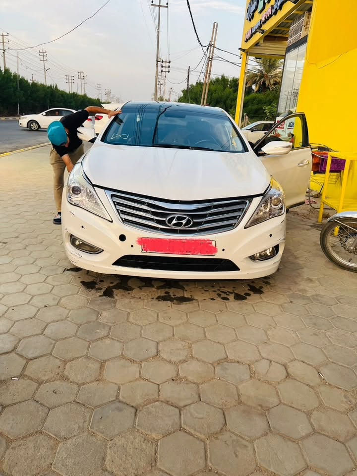 السلام عليكم
ازيرا مديل٢٠١٤ فول مواصفات كلهن بيه
نضافه كشر ومحرك وگير 
بارد قليل بكم مكان
رقمه اربيل
وارد خليجي
سعر ١٢٥ نجف بيه مجال قليل
***********
