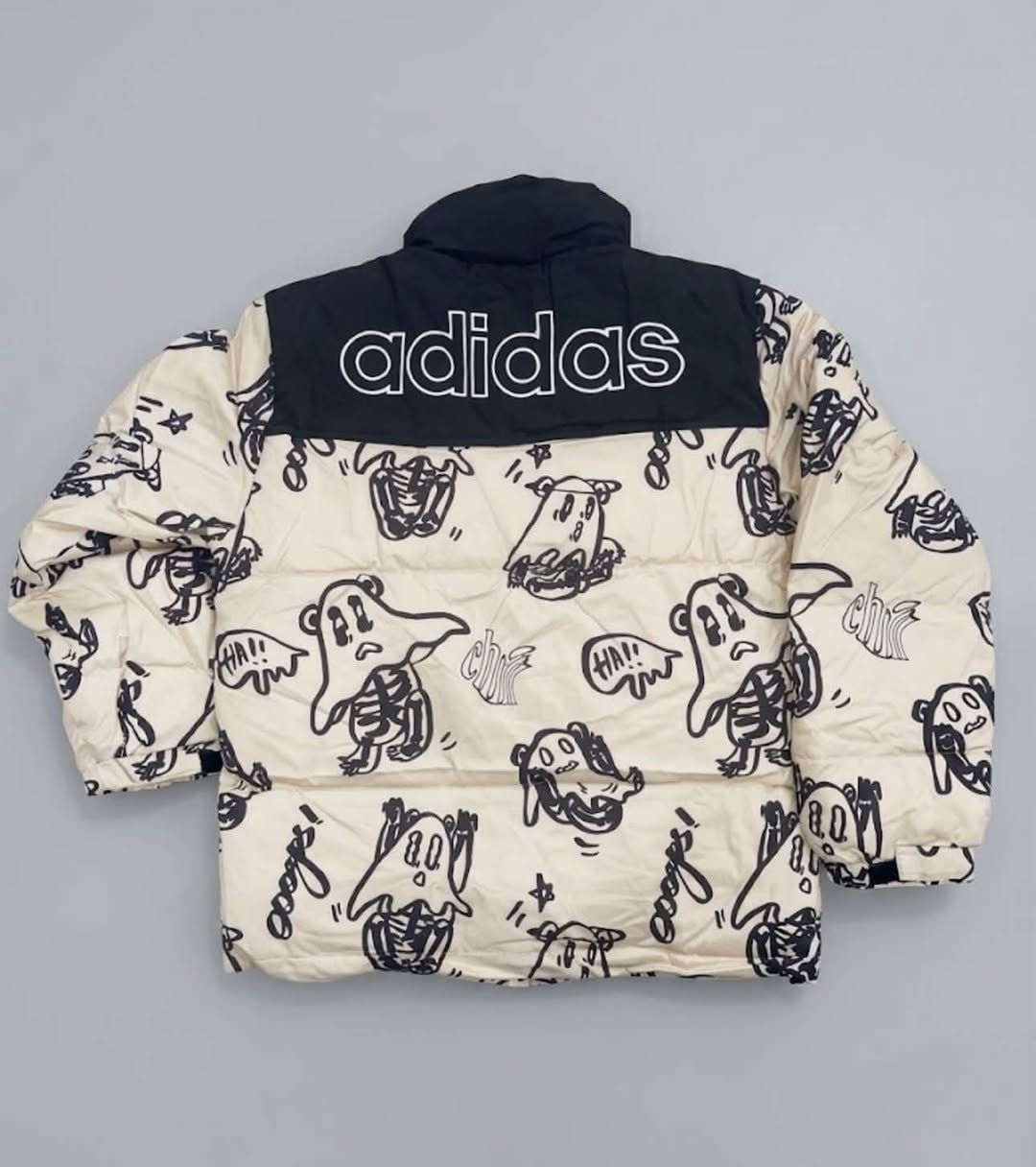 Adidas Puffer Jacket - Ghost Print Edition
الحالة: جديدة
المقاس: M
 الطول: 67 سم
 الكتف: 48 سم
 السعر: 45.000
توصيل لكافة المحافظات متوفر

