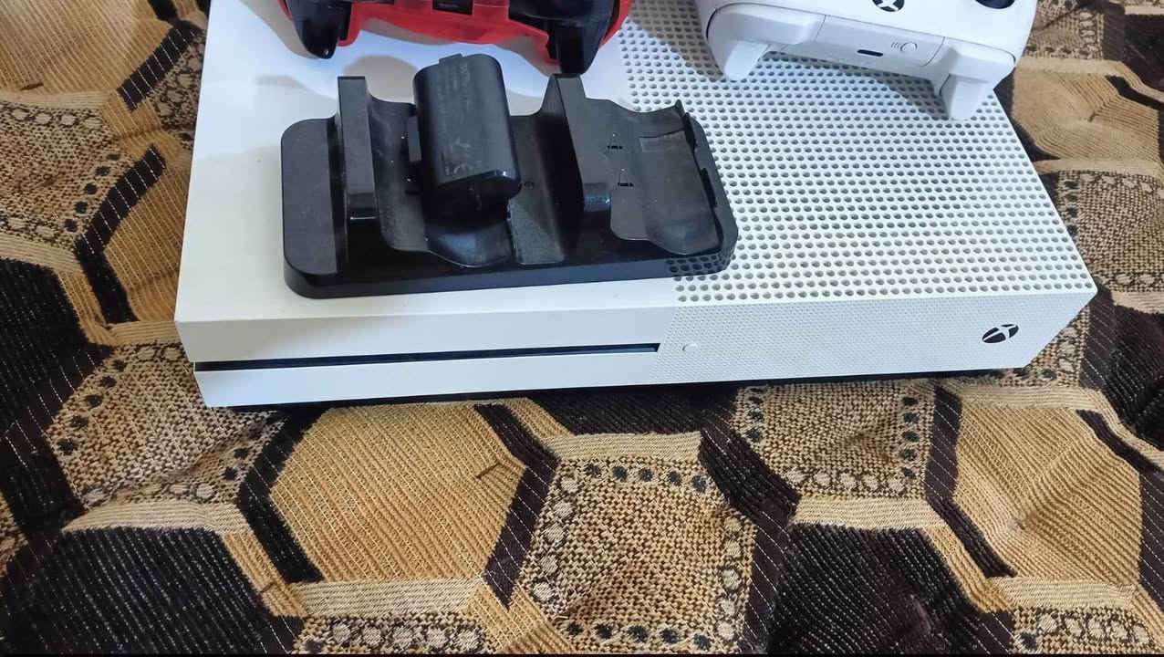 السلام عليكم
Xbox one s 

للبيع يدتين +بطارية + اشتراك كيم باس

السعر 170 

للأستفسار ***********
