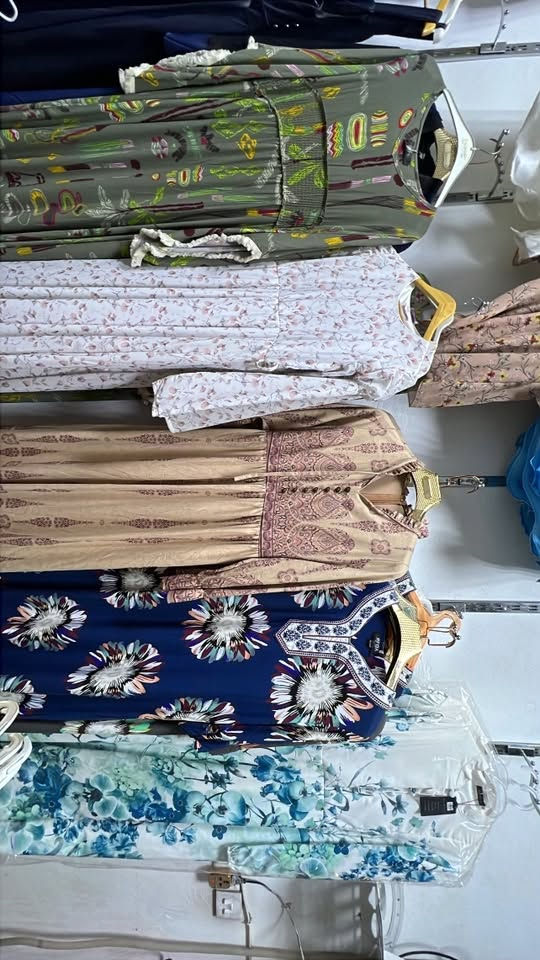 تصفيه محل نسائية للبيع باسعار مناسبة جداً 
كلبيات نسائي فساتين جبه قمصان بناطير 

صداري بناتي صداري اطفال قوط ولادي  بديات ولادي 
ملكانات عدد3 
***********
