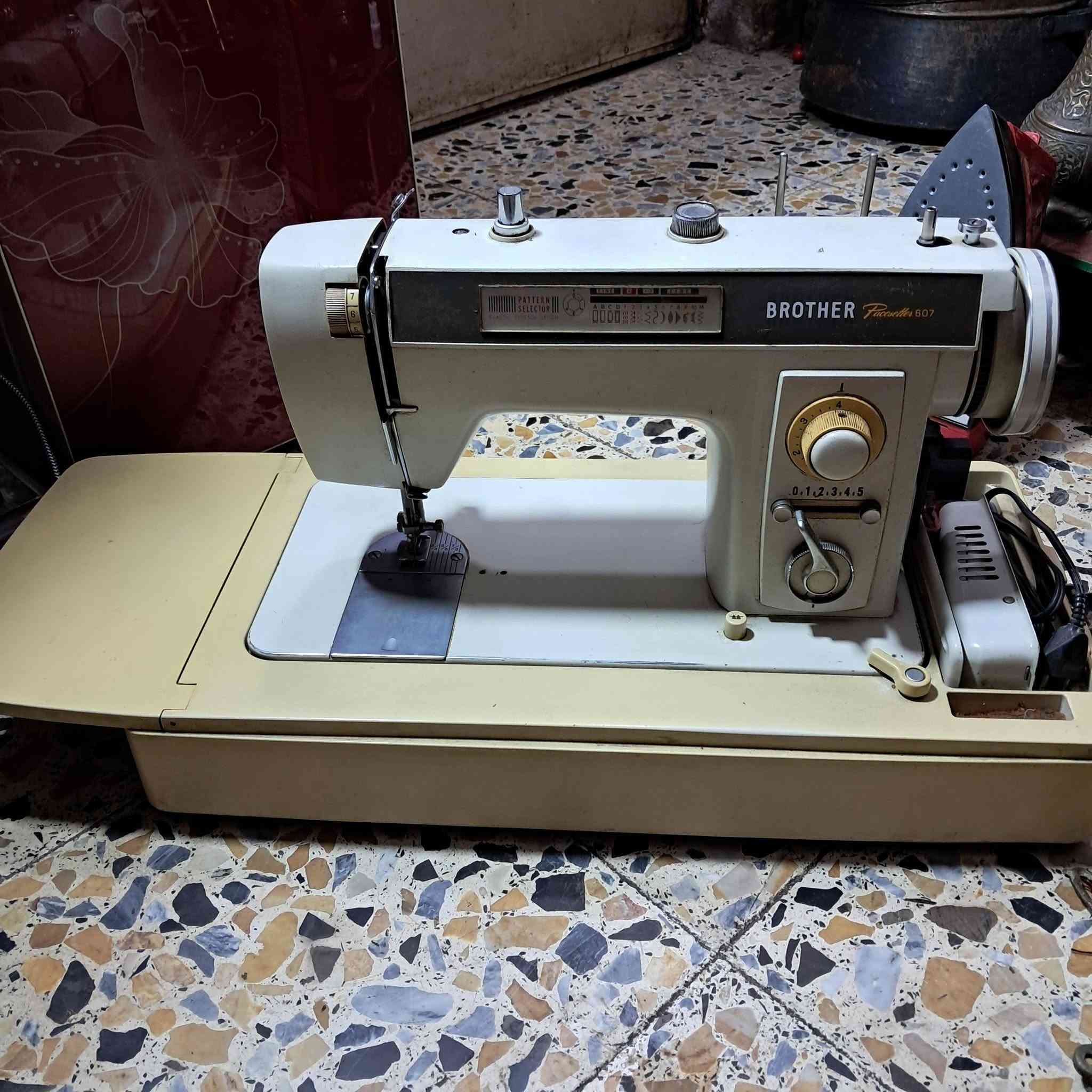 السلام عليكم مكينه براذر ياباني الاصلي وهاون يهودي وزنه ١٥ كيلو الاتصال على***********بغداد
