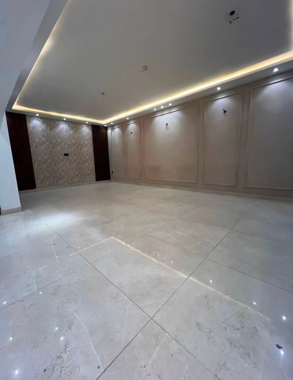 ✅بيت للايجار في زيونه محله 718
✅المساحه 250م
✅يحتوي العقار على كراج وحديقه

✅الطابق الأول استقبال مطبخ حار وبارد+غرفتين نوم وخدمات

✅الطابق الثاني غرفتين نوم وخدمات
التفاصيل اكثر يرجى الاتصال
📞***********
📞***********
