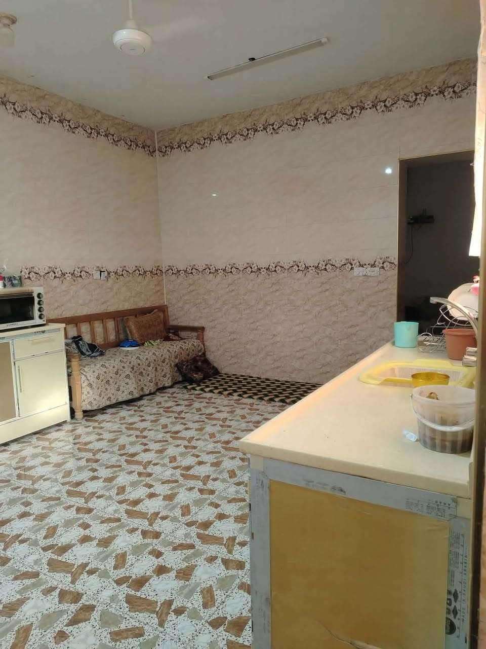 دار سكن للبيع في بني داهر
قرب ملعب بني داهر الفوك بديرة الحجر الصحي
موضح بصور مساحه 1200 ماشيه معامله طابوو
السعر 65 مليون وبي مجال بسيط
الاستفسار التواصل على الصفحه او الرقم
***********
