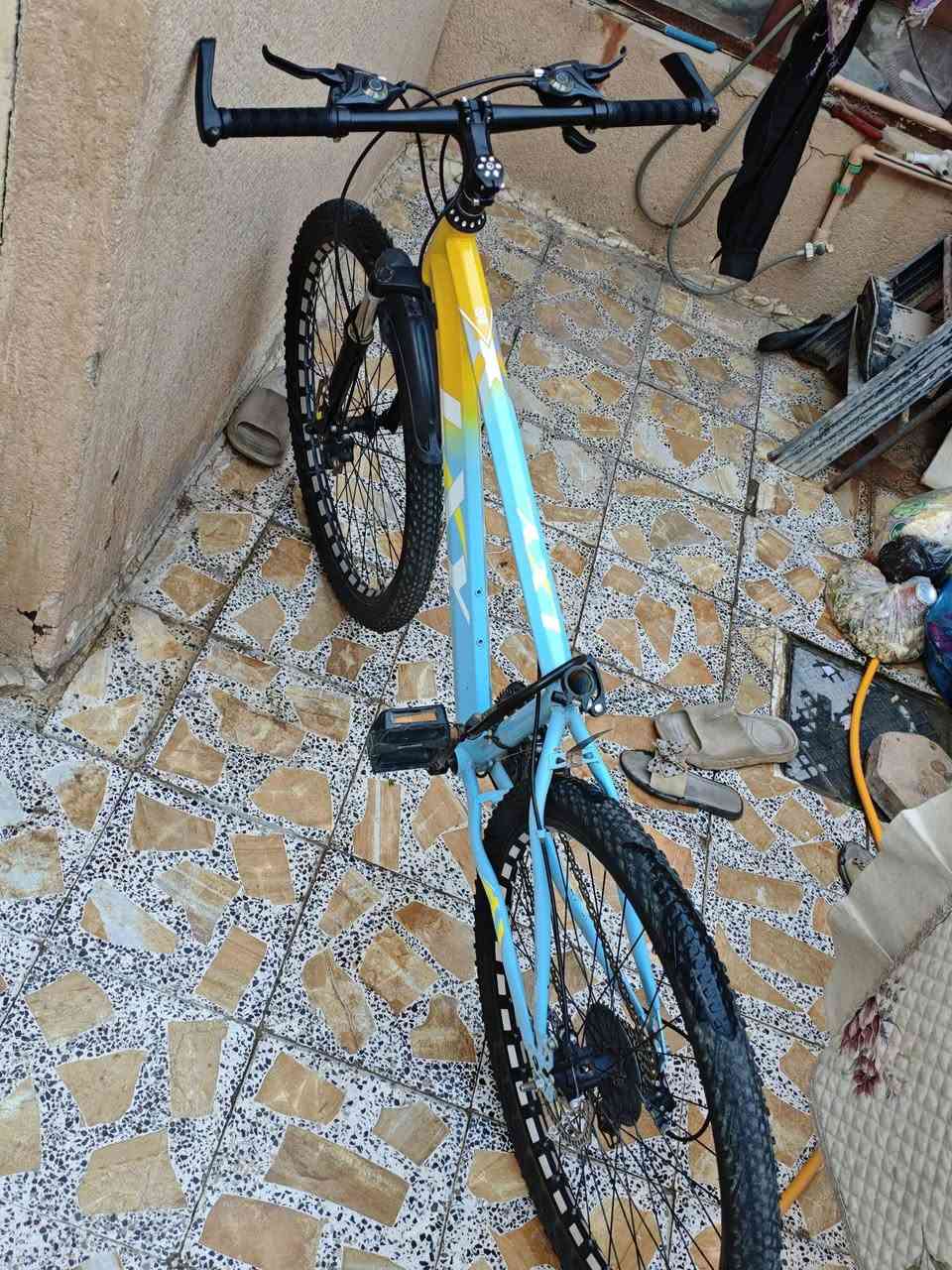بيسكل رياضي  بيسكل نضيف جدا بي دبلات شغلات  مشكلاتين البدلة ماتشتغل وبريك الخلفي   بيسكل خذتة ١٢٠ وحالين اريدة 85. قفل. قفل. مكان ناصرية  حي العسكري رقم واتساب *********** واتساب. ومازجر موجودين
