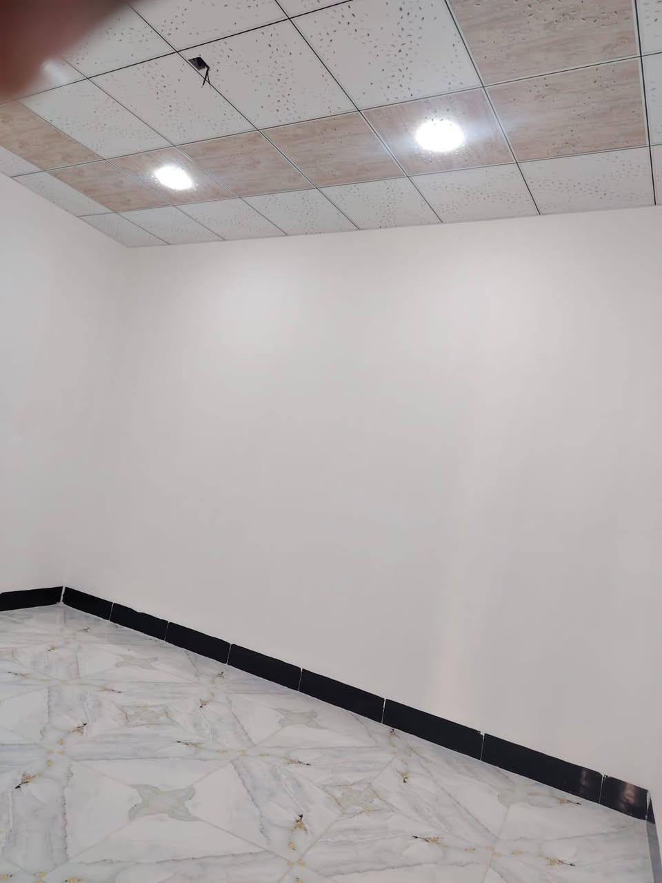 دار مساحه 100 متر للبيع بناء جديد طابوق نهروان صب كونكريت مركزي سيراميك بورسلين كرانيت سقوف ثانويه خدمات كامله شوارع واسعة والسعر 46مع المجال زراعي حي ميسان خلف سكله الكرعاوي استفسار اكثر *********** مشروط بناء جناي صب نزالات وجسور
