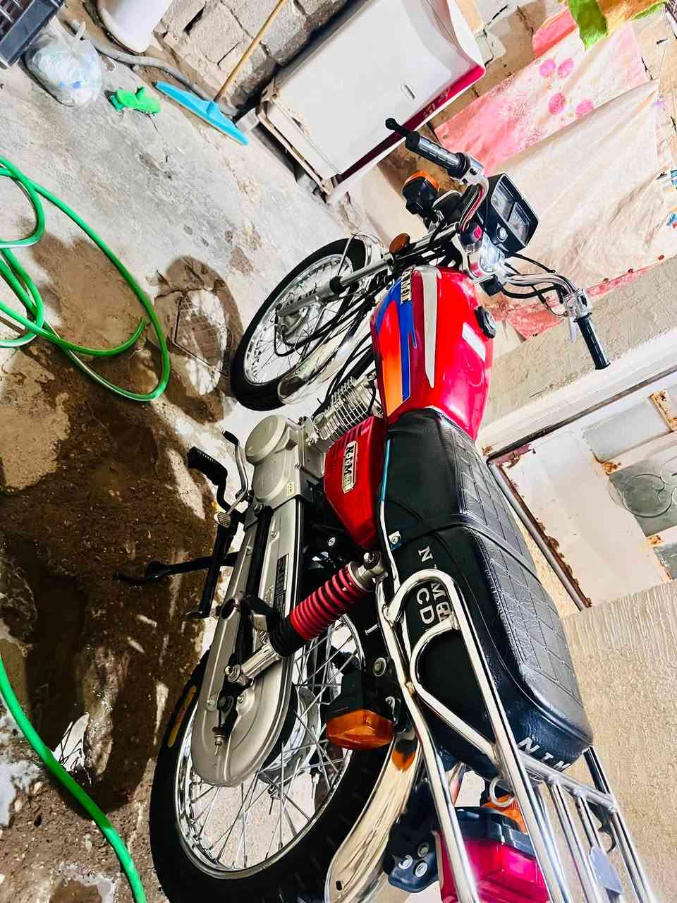 26دراجه مكفوله توني ماخذها بس مااحب ل4كير كظيت بيها شغلي واريد ابيعها سعر725
***********مكاني كوت حي الحكيم
