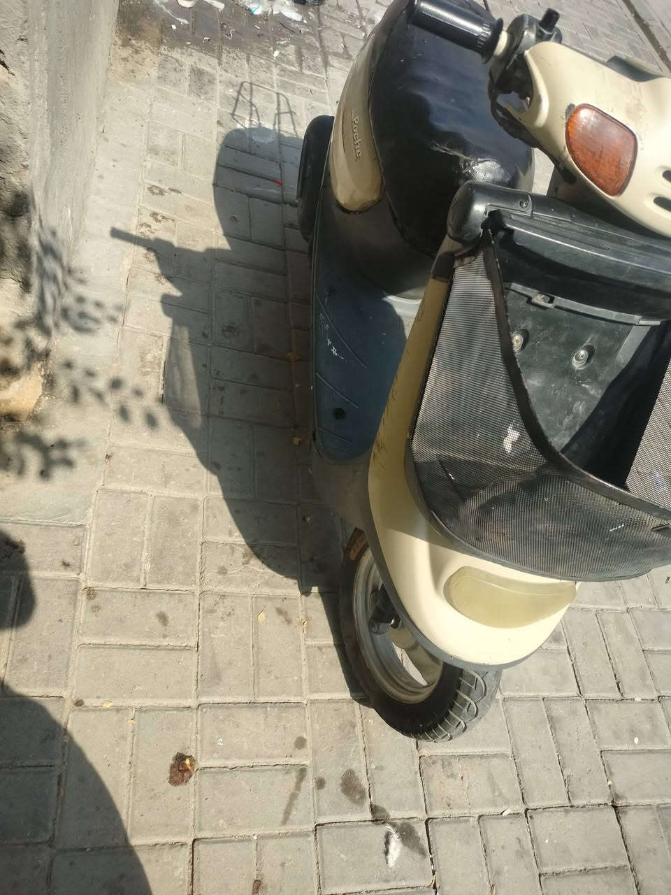 السلام عليكم دراجه شغاله نقص بس باتري وتشتغل سلف محرك ناعم شلعه قويه شاصي نضيف مكان كربلاء ***********
