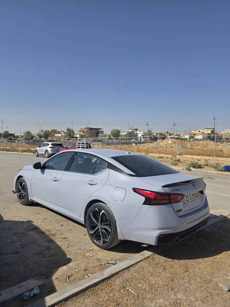 نيسان التيما 2024 SR+ اسمنتي
شاشة جبيرة وسلايد فول مواصفات 
ماشية 28 الف كيلو 
بجم وره وكدام كبس 
ضررها باب وجاملغ وره سكن 
وباب السكن PDR 
ضمان محرك وكير شرط الفحص 
*********** أربيل, العراق

نص مكتوب في الصور:
- BIDCARS