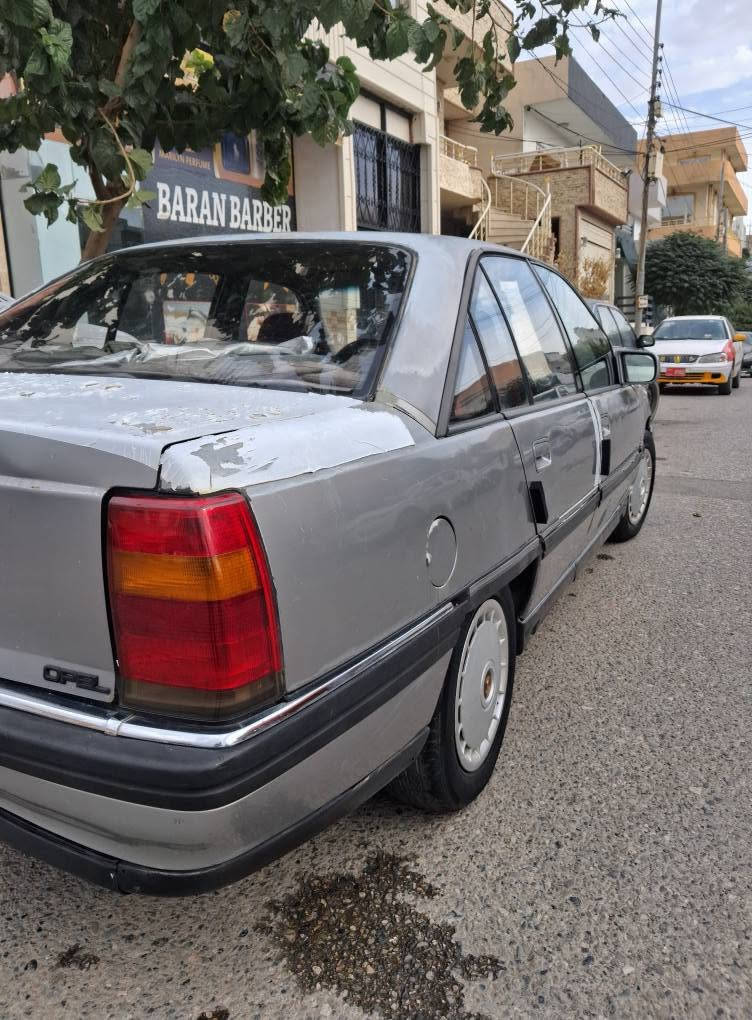 أوبل • فضي • ١٩٩٠