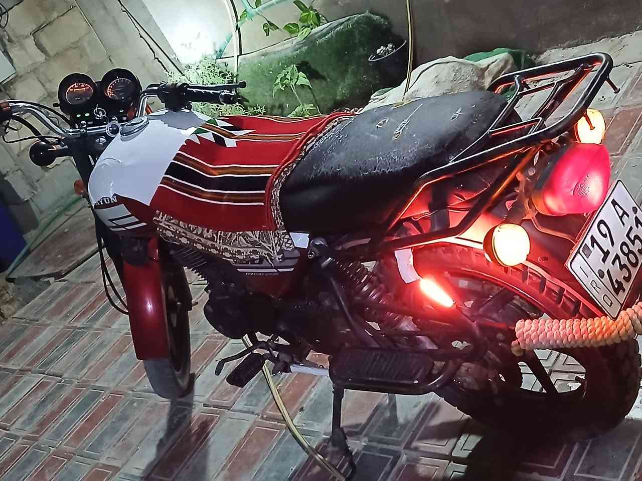 سلام عليكم دراجه دايون نفخ مديل ١٩محرك ١٥٠ دراجه بلاديه رقم وسنويه مكان كربلاء***********سعر ١٤٠٠
