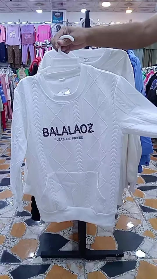 ملابس • بدون تفاصيل