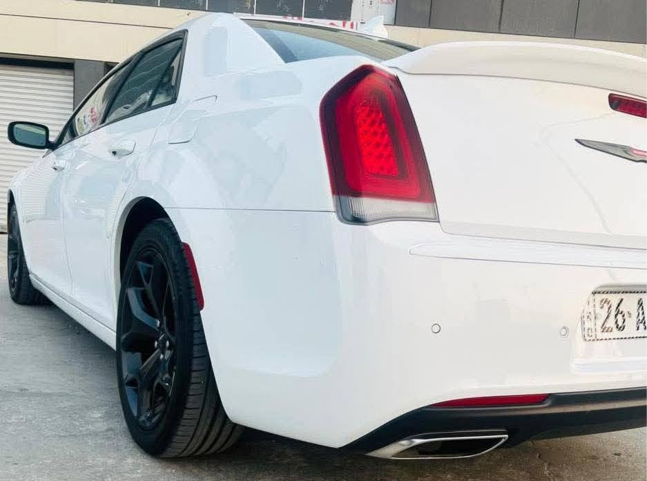 السلام عليكم
كرايسلر اوباما S 300
موديل 22 أصل 
مواصفات لـ S معروفة 
سيارة أخت الزيرو شرط 
كتاب ضباط
حادثها جاملغ امامي وبنيد بدون دواخل 
الباقي مكفول شرط
بأسمي تحويل ثاني يوم
السعر 260 وبيها مجال بسيط
مكاني ناصرية مركز. 
***********
