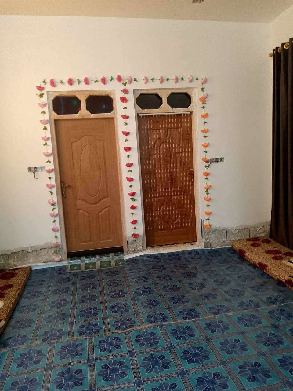 يالله 
دار للبيع في الأنبار فلوجة حي المختار مقابل جامع الخناجرة
المساحة 200م
وجه 8 والنزال 26
صنف العقار عقد زراعي  ارض بجر
سكن وخدمات كاملة ماء كهرباء 🔋 أسواق صيدلية ومسجد 
شارع 10م نافذ علا الشارع الرئيسي
بيت كامل نقص فقط أرضية سراميك 
بناء البيت بلوك اساس وسكف درجة أولئ 

السعر 36 مليون وقابل للتفاوض بشكل بسيط 

***********
***********
