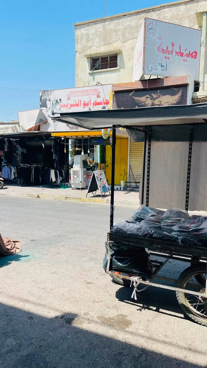 سلام عليكم عربانة للبيع يصلح للملابس
سعر مع محتوياتها 
سعر ١٧٥
مكان شارع اطلس 
***********
