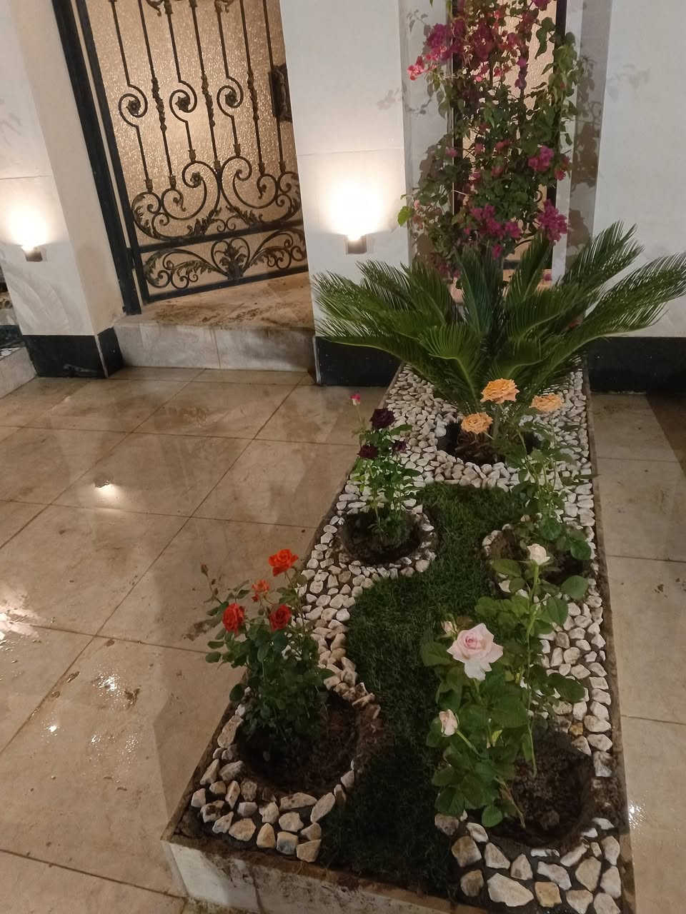 يوحد لدينا كادر متخصص بكافة الديكورات الحدائق وباشكال مختلفة وباسعار منافسه ***********
