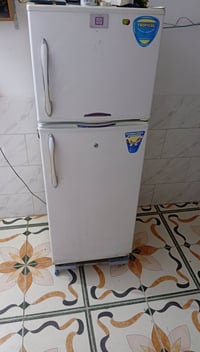 ثلاجة • قفص