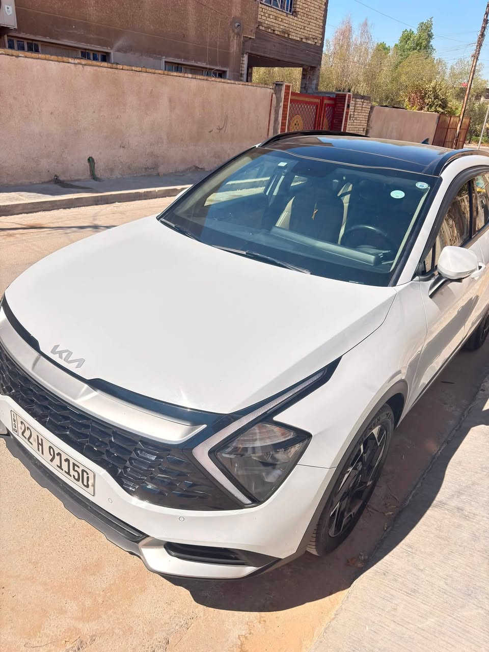 لبيع كيا سبورتاج 2024 مواصفات GT Line فل مواصفات 1/1

وكالة أكدال
رقم أربيل — السيارة باسمي وتحويل مباشر
محرك 2000 دوش المرغوب
الممشى: 49,500 كم قابل للزيادة
السيارة داخل الضمان وجميع تبديلات الدهن بالوكالة وموثقة بدفتر الصيانة.

ملاحظة: بيها طختين صغار موضحات بالصور بكل وضوح.

أبرز المواصفات:

* 6 إيرباك + أنظمة أمان كاملة
* بانوراما على طول السقف
* رادار جانبي + تنبيه صوتي
* حساسات أمامية وخلفية + كاميرا خلفية دوارة
* مرايات شفط وإشارات + تنبيه صوتي عند اقتراب سيارة
* سويج بصمة + بصمة على الأبواب + تشغيل عن بُعد
* فول تحكم ستيرن + تدفئة + شفتات رياضية
* شاشتين متصلات ومتغيرات حسب وضعية القيادة
* شاحن Wireless
* تبريد مناخين منفصل + تبريد خلفي
* 3 أنماط قيادة: Eco / Comfort / Sport
* كشنات جلد رياضي
* كشنات أمامية كهرباء + تبريد وتدفئة
* مراية داخلية Auto Dimming
* Auto Start/Stop
* نظام نزول منحدرات
* صندوق كهربائي مع حساس أمان
* ويل كروم 19
* حساسات ضغط الإطارات
* 4 تايرات أصلية وكالة

السيارة مستخدم  بانزين محسن وسوبر فقط، ومسوي إلها صيانة 30 ألف كم مع تبديل فلاتر البنزين الأصلية من الشركة.

السعر المطلوب: 22,000$

📍 بغداد الجديدة — حي الرئاسة، قرب جامع النقيب
📞 ***********
