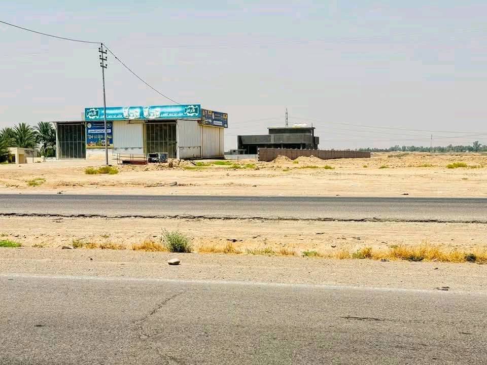 ٦دونم • بيت ٣٠٠م مفروش • ٥محلات جاهزة
