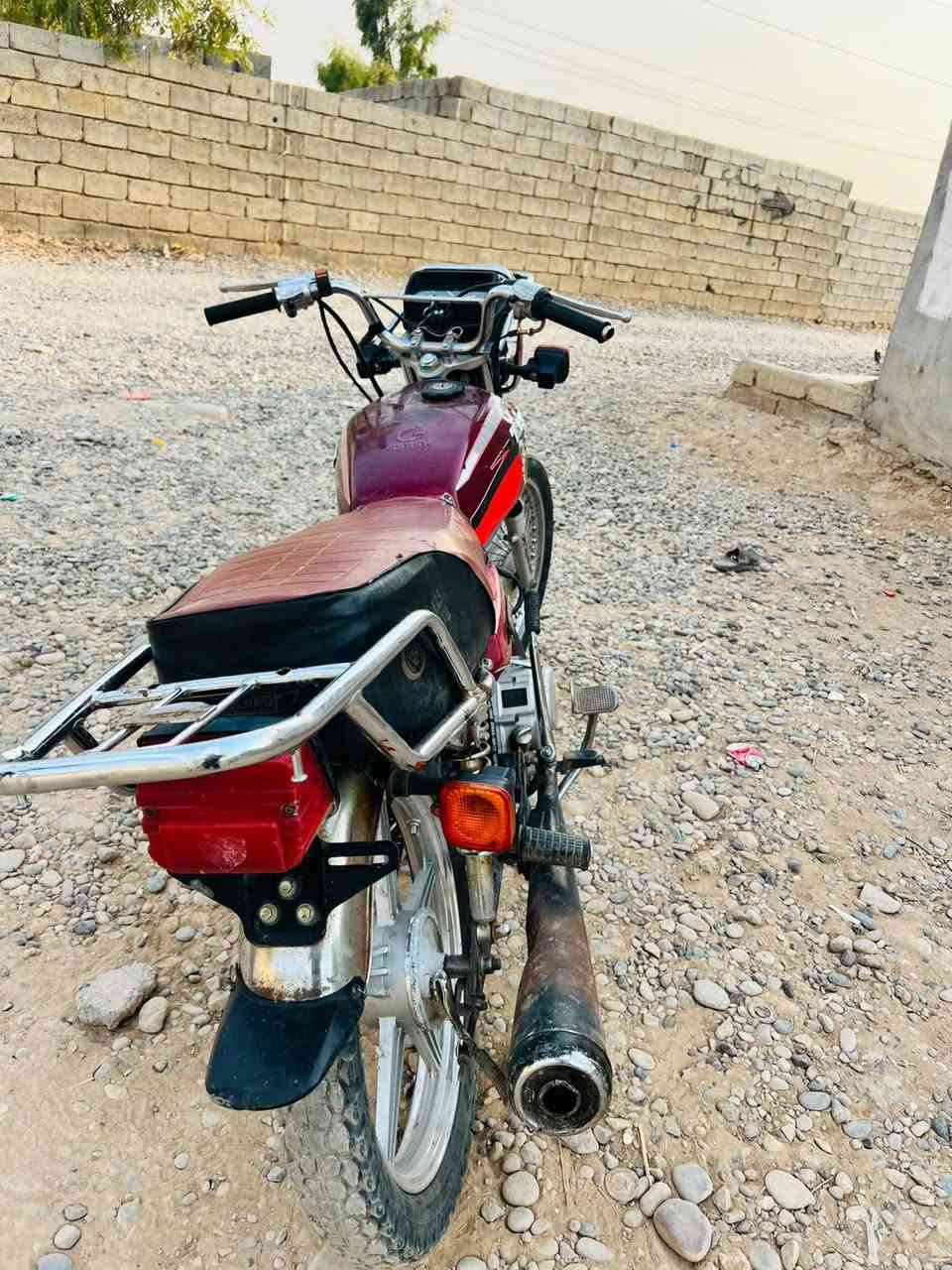 السلام عليكم ماطور تايكر ابو النمر 2019 محرك بس بستم مبدل ولفات فقط نشاط فول كهربائيات كلها شغاله تواير نص عمر ويل كلو جديد ترايك للبصرة السعر 330 وبي مجال للطيبين#***********
