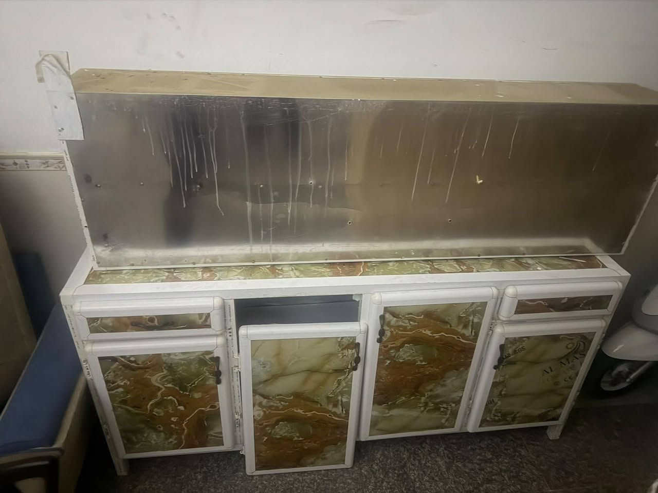 غساله 170 ومجمده 240 كاونتر 175  طباخ 190  السماوه حي الحسين رقم ***********
