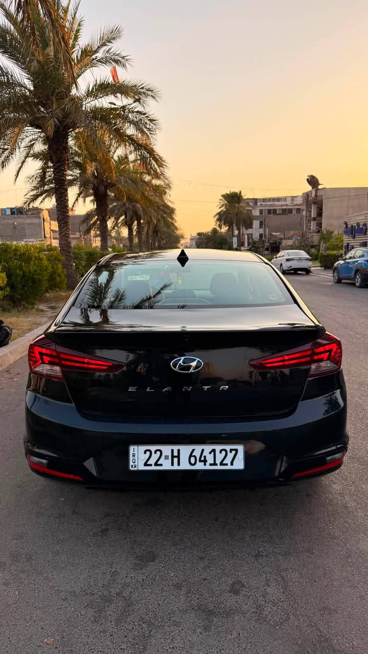 للبيع ألنترا 2020 بدون ايرباك
مكينة 2000 دووش مكفولة من كولشي 
كير محور AT يعني أنسه تعطل
ماشية 60 الف ميل حقيقي 
حادث السيارة مرفق بيها بس الجاملغ الخلفي ضرر بسيط
فقط حادث امريكا و بالعراق صار بيها حالوب ناعم 
بالقمارة و كم وحدة بالبنيد و الصندوق 
بجم كبس على وضع الشركة 
السيارة جاهزة من كل النواحي و جديدة كلش
تخم تاير و صدر و تبريد و دهن كله جديد
شادلها لايت زنون كلش قوي
السيارة متصرف عليها ربع 
رقم و هزة و سنوية كله جديد

سعر السيارة 119 ورقة و بيها مجال بسيط
ماكو انسب من هيج سعر

مكاني بغداد السيدية 
***********
