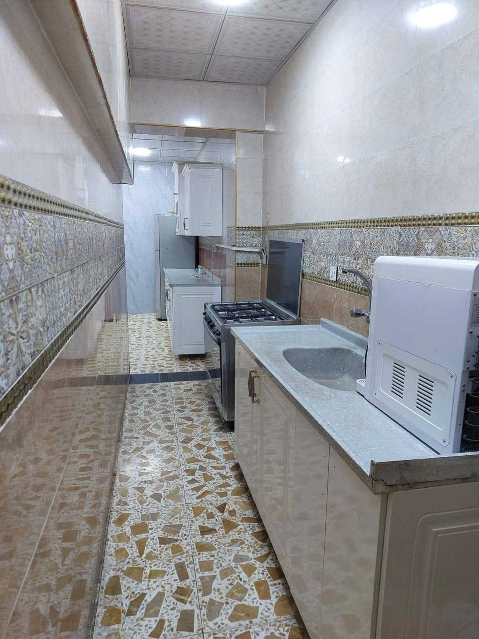 بيت للبيع في حي نزال قرب جامع عبدالعزيز السامرائي 
شارع ١٢ متر 
٣ غرف نوم 
المساحه ٢٠٠ متر 
السعر  ١٩٠ مليون بي مجال
عنوان المكتب تقاطع جامع التقوى 
مكتب عزت للعقار 
***********
***********
