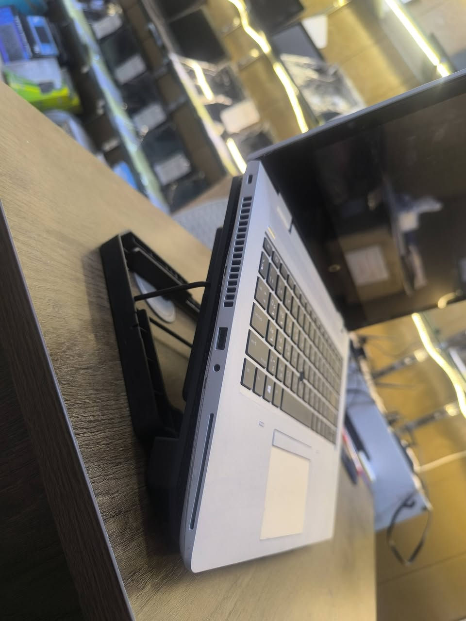 لابتوب HP PROBOOK الموديل المميز والمعروف بقوته وبمعدن النيكل وشاشة لمس  مميز جدا مواصفات ممتازة مناسب للدراسة والاعمال المكتبية والحسابية والتصفح والأمن السيبراني والبرامج الهندسية
 بسعر 280الف_عراقي 
#ويشمل السعر حقيبة وماوس والتوصيل مجانا لكافة محافظات العراق  
#ضمان حقيقي لمدة عشرة ايام 
HP PROBOOK 650 G5
Core i5-8
8 GB  DDR4 RAM قابل للتطوير 
Hard 256GB nvme قابل للتطوير 
كارت شاشة داخلي 4 كيكا 
14 screen شاشة لمس  1920x1080 FHD  
Back-light Ar-En ضوئي 
Charger dell 65w شاحن اصلي
للتواصل والحجز *********** العنوان الموصل /موصل  الجديدة بين  مجسر الجديدة ودورة عبواليسي 
#مكتب الابداع الهندسي
