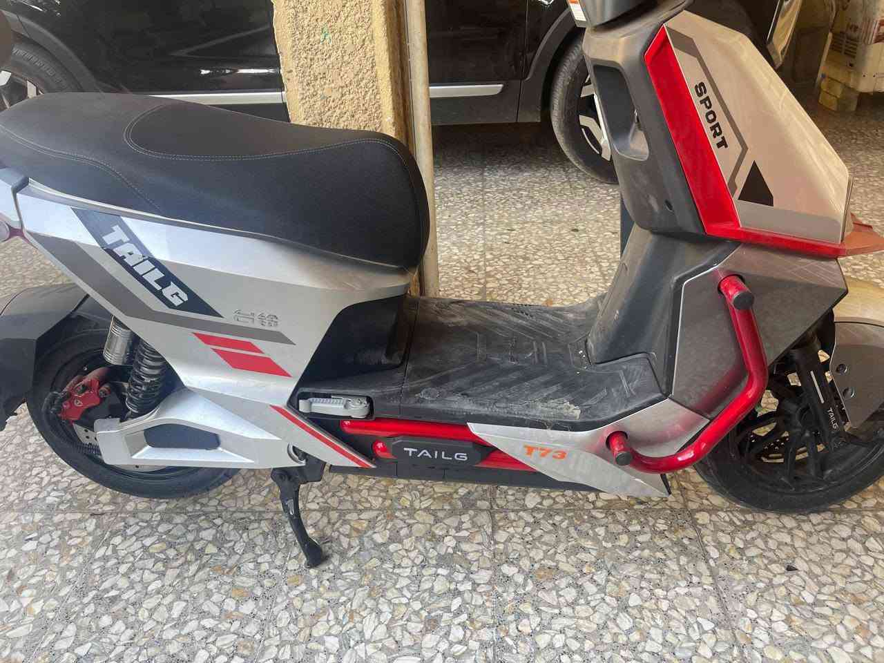 دراجة شحن سبورت من شركة تايلج
6 بطاريات كرافين الأصلية
بيهة 3 سرعة سرعتها الحقيقة 75
نظام بارك و نظام R رجوع للخلف
بريكات دهن هايدروليك
قفل استيرن
ضوء عالي ناصي رماش
تمشي 30 كيلو بالشحنة الوحدة
الدراجة مستعملة شهر واحد
الموقع: بغداد جديدة
للأستفسار:***********
