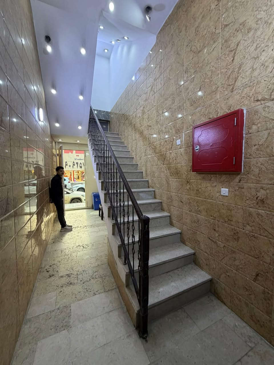 🏡 طابق كامل للأيجار  🏡
📍العنوان - زيونة قرب مطعم طاووق البنوك📍

المساحة : 207م - طابق رابع مصعد شغال 24 ساعة

📲***********📲***********📲***********📲

🏛️ شركة عصر حمورابي للأستثمار والتطوير العقاري🏛️

✅ الشركة مجازة رسمياً ✅
