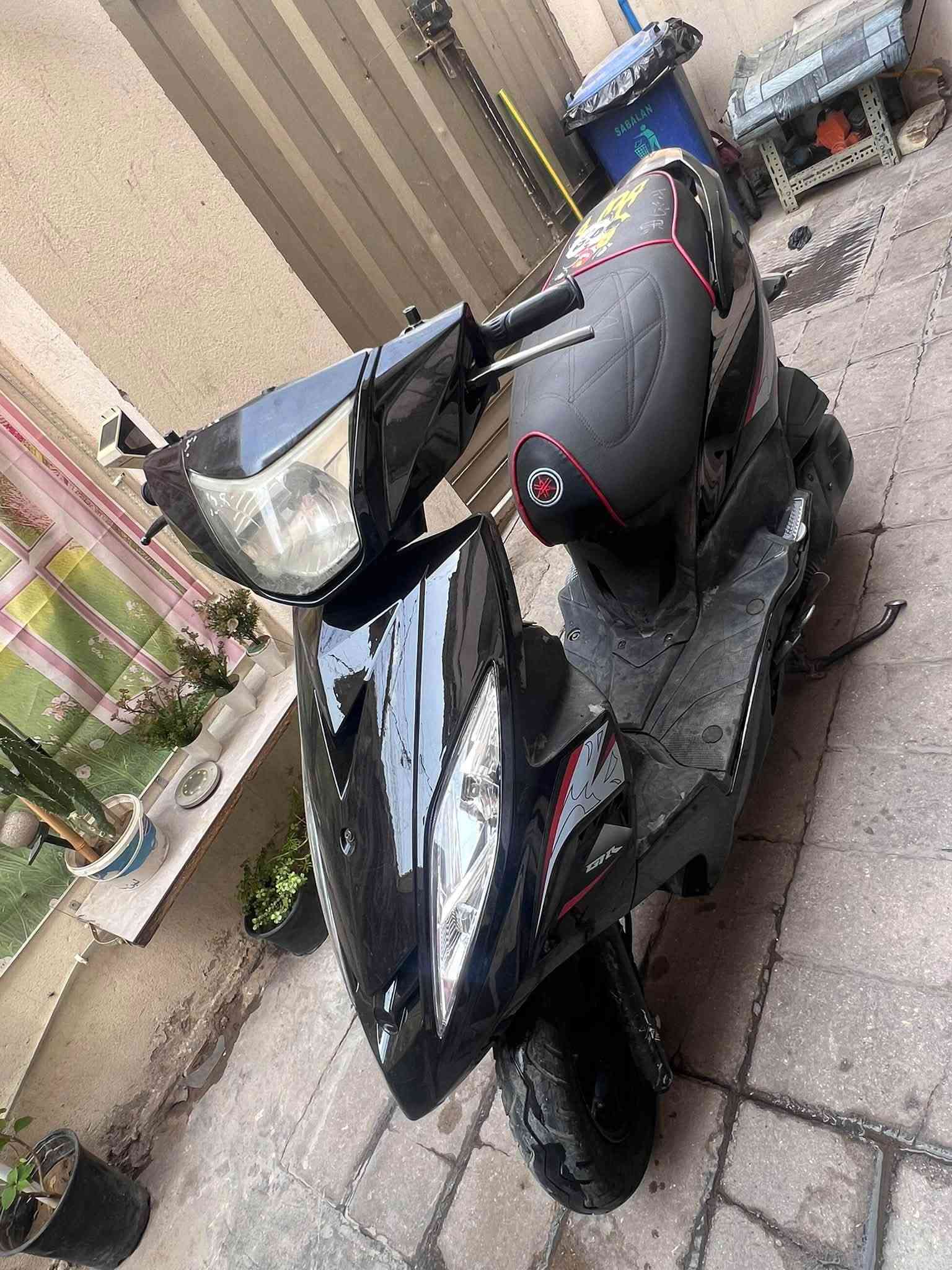 السلام عليكم جي تي ار للبيع محرك ما مفتوح وناعم ابشرط كهربائيات كله شغاله بريكات كيجات شغاله مال بانزين ومال سرعه دراجه خير من الله بيهه لايت زنون  مكاني بغداد ساحة امظفر شراي اتصل ما متواجد خاص رقمي *********** السعر 950
