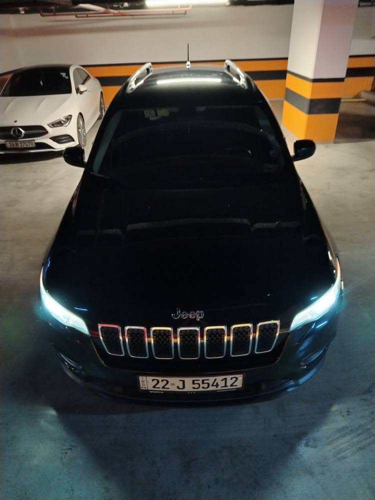 🚙 للبيع Jeep Cherokee Latitude 2019

🇺🇸 وارد أمريكي
📍 نمرة جديدة
📊 العداد: 107,000 كم
🎨 ولا قطعة صبغ أو معجون
🪑 فرش قماش
📱 شاشة + Apple CarPlay + Android Auto
🚘 تثبيت سرعة
📷 كاميرا خلفية
💡 إضاءة زينون
🔥 تدفئة مقاعد أمامية

🔧 المحرك: 2.4 لتر – 4 سلندر
⚙️ دفع أمامي

🛠️ حالة المحرك:
تم فتح الغطاء العلوي فقط لتغيير الجوان (الواشر)، بدون أي تغيير أو صيانة داخلية للمحرك.

🔋 البطارية مبدلة قبل أقل من سنة
🛢️ الزيت مبدل حديثاً
⛽ البنزين المستخدم خلال فترة الاستخدام سوبر
🔧 البواجي مبدلة حديثاً، أصلية وكالة

✅ جاهزية ميكانيك وكهرباء 100%
✅ بدون أي معجون أو صبغ
✅ السنوية مجددة من حوالي 6 أشهر
✅ لا توجد عليها غرامات
✅ سيارة نظيفة وجاهزة للاستخدام

📞 للاستفسار والتفاصيل: *********** أربيل, العراق
