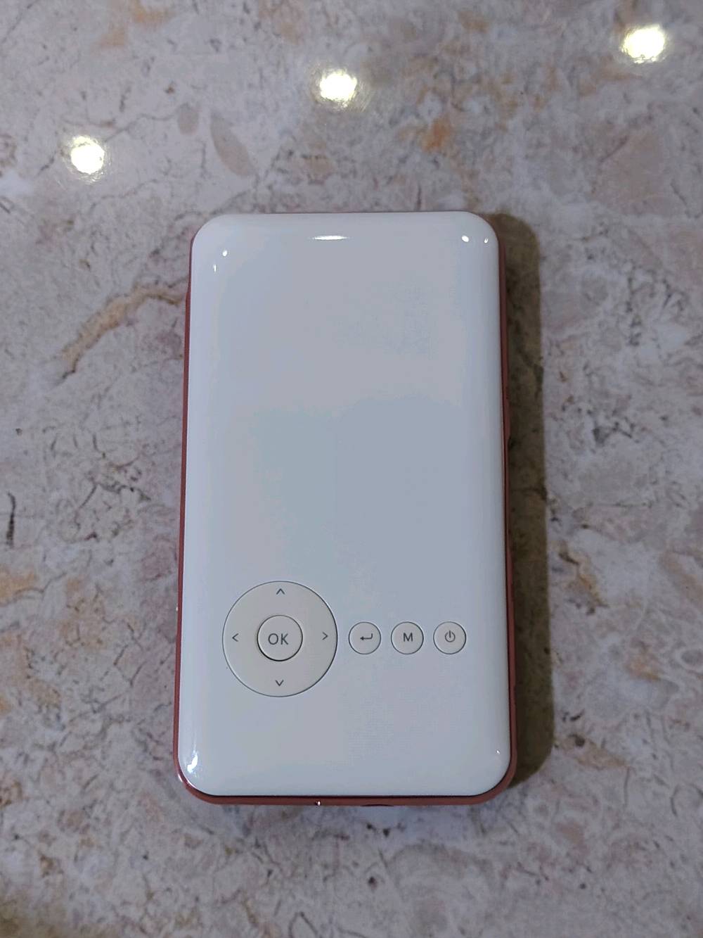 السلام عليكم،، داتشو للبيع
mobile Smart projector
الجهاز مستعمل شي قليل نضافة 100%، المواصفات والمميزات: أمكانية ربطه على الموبايل وعرض محتواه، يدعم الاتصال بـ Wi_Fi. ويدعم أيضا Bluetooth  ويدعم أيضا منفذين usb ومنفد HDMI ، وسماعة داخلية لتشغيل الفيديوهات والصور والملفات، مناسب لمشاهدة الافلام  بأعلى جودة تصل إلى 1080p Ultraa Hd، وممتاز أيضا بمشاهدة المباريات، يعد من أفضل التجربة السينمائية، يحتوي على You Tube, و Netflix، و فيسبوك، وتيك توك، الجهاز يعمل بالكامل بنظام اندرويد
ويحتوي أيضآ على تحكم عن بعد من خلال ريموت يأتي مع الجهاز.... السعر 150 الف... الموقع : موصل حي التحرير

للاستفسار : *********** يحتوي على واتساب