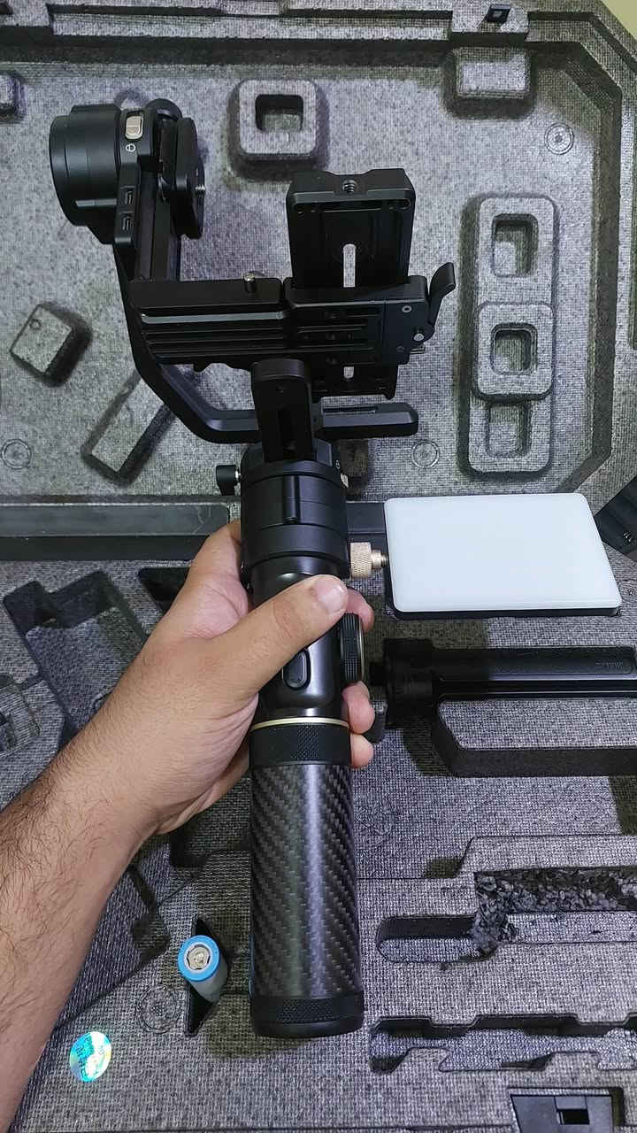 🎥 للبيع ZHIYUN CRANE 2S الاحترافي 🔥
كرين عملاق واحترافي، كامل ويا ملحقاته وجاهز للشغل والتصوير 👌
📦 المحتويات: • ZHIYUN CRANE 2S
• 3 بطاريات أصلية + 3 بطاريات احتياطية 🔋
• المجموع 6 بطاريات
• شاحن سريع ⚡
• بلاطة ريلز
• بلاطة فيديو + قاعدة فيديو
• إضاءة جانبية قابلة للسحب والشحن 💡
• عصا إضافية تطويلة
• قاعدة ثلاثية
• كيبل ربط وتحكم بالكاميرات Type-C 🔌
• الحقيبة 🎒
💪 مناسب للتصوير الاحترافي والسينمائي والكاميرات الثقيلة.
💰 السعر والتواصل: خاص
📱 واتساب: ***********
📍 المكان: الديوانية
🚫 لا يوجد توصيل
للجادين فقط، وكل الملحقات موضحة بالصور. 🔥
