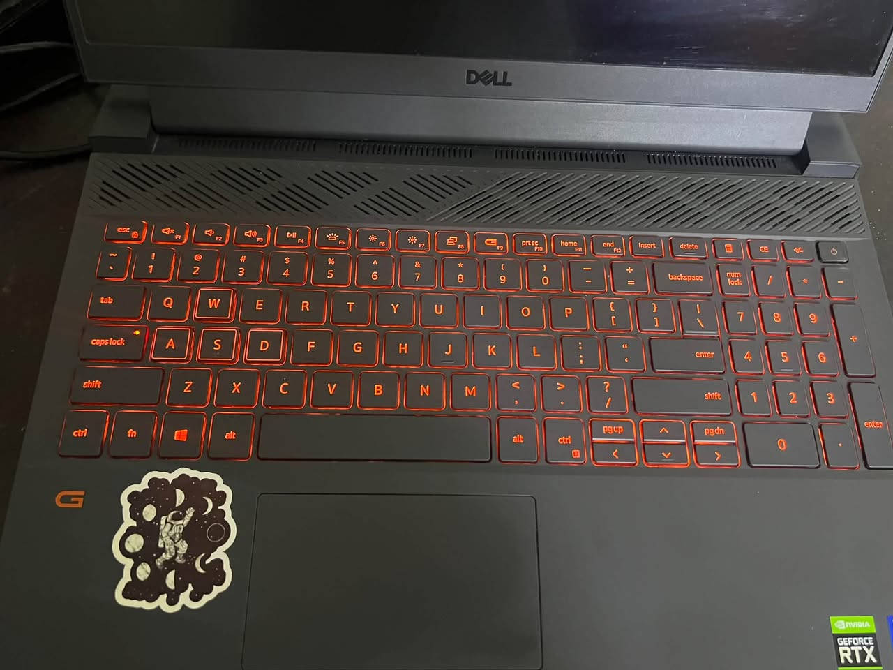 لابتوب للبيع مواصفات قوية تشغل العاب وبرامج مونتاج
Dell G15 5511

المعالج: Intel Core i7-11800H
الجيل: 11th Gen
الأنوية: 8 Cores / 16 Threads
كرت الشاشة: NVIDIA GeForce RTX 3050 4GB
الرام: 16GB DDR4 3200MHz
التخزين: 1TB SSD NVMe
الشاشة: 15.6 إنش FHD
النظام: Windows 11
Wi-Fi: Wi-Fi 6
منفذ تايبسي 
Bluetooth. 
لوحة المفاتيح: بإضاءة 

رايدها ب800 
الحاسبة نظيفة وما مستعملها هواي 

متواجد واتساب فقط اتصال او مراسلة 
***********

