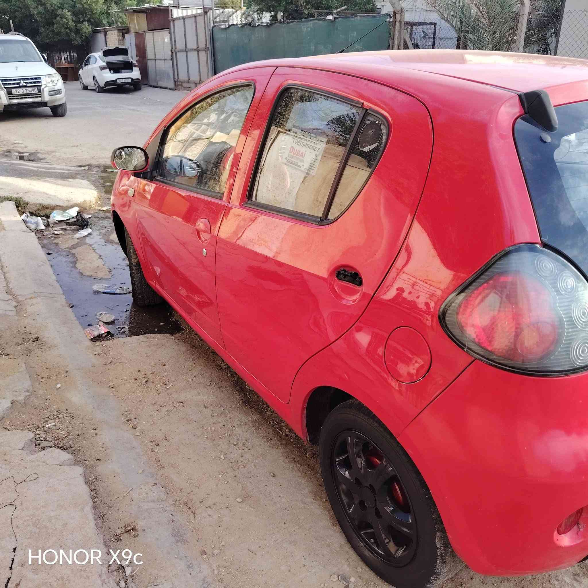 السلام عليكم ورحمة للبيع بانده ٢٠١٢ مكينه وكير حداديه تبريد خير من الله سعر ٣٨ بيهه مجال شهداء البياع ***********

نص مكتوب في الصور:
- HONOR X9c