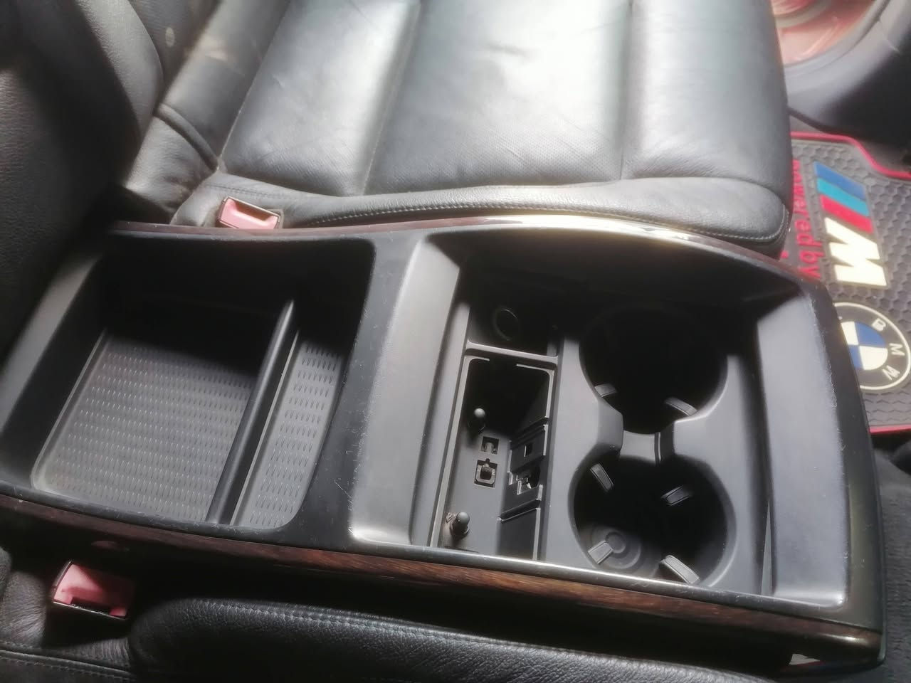 السلام عليكم
X6 v8 50i 2010 
محرك، كير مكفول جديد
نوزل #12
كلشي جديد طاحونه نوزل كويل، ويزكيت تيربو ،حساسات كلهن
راديترات صوندات، دينمو، واتربمات، فيول بم.. الخ
تدفئه تبريد ٤ قطع، راديتر تبريد فريز كمبريصر، صوندات
كله جديد
مساج كشن، بيبان + صندوك شفط...
تحكمات كشن كامل، كلشي شغال
***********
