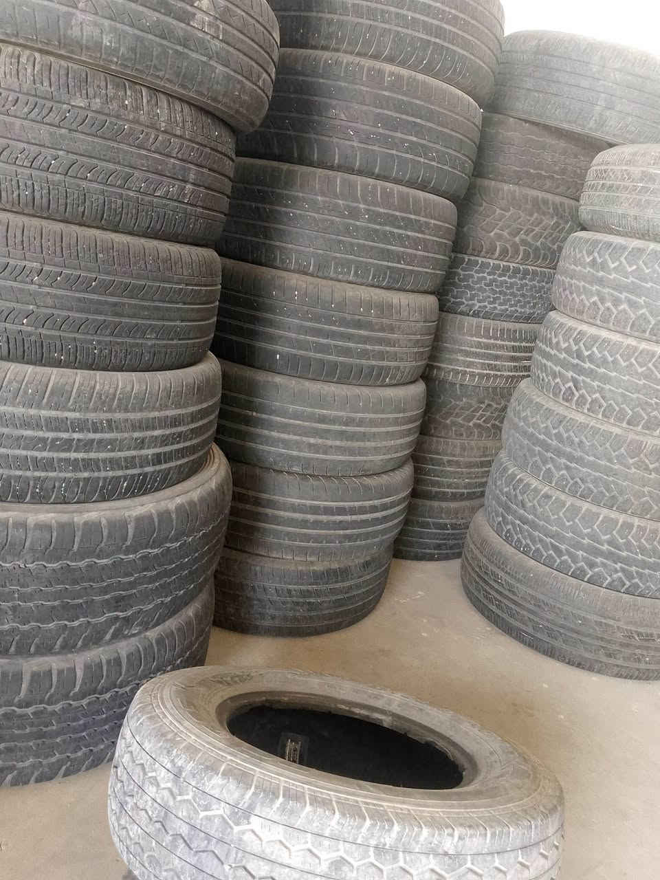 يوجد تايرات مستخدم بدون ضرب أو كسر الكميه 47 زوج  
قياس 15او16او 17او 18 أو 19 زوج
ابيع شلع سعر الزوج 16 قفل مكاني كركوك الحويجة قرب سيطره الدبس اتصل ***********
